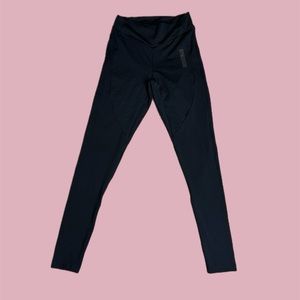 Gymshark Women’s Mid-Rise Workout Leggings in Black Sz M